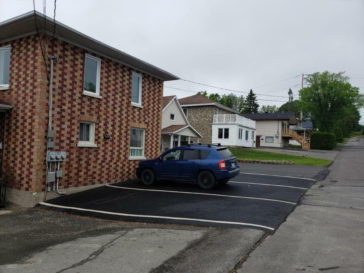 Quiet Cozy Apartment Next To Highway Wifi+Netflix Edmundston Εξωτερικό φωτογραφία